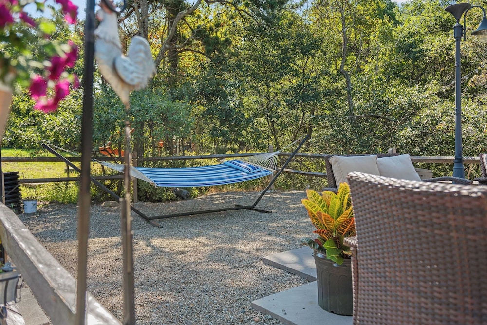 Bigwood Cabin Retreat Hot Tub, Game Room, Firepit Lounge & Private Yard