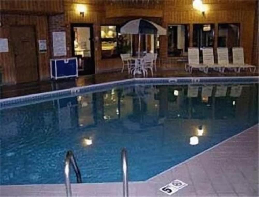 Capital O Amerihost Inn and Suites Fulton Hwy 54 MO