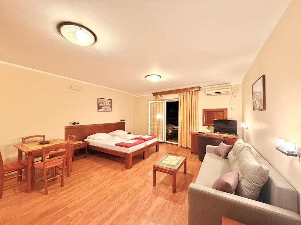 Beachfront Apartments Oaza