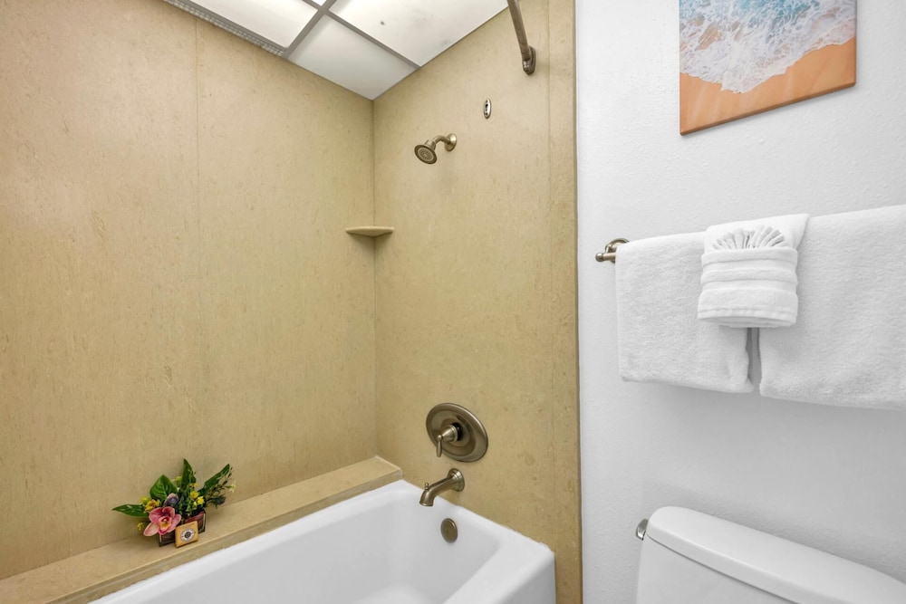 NEW KBM Resorts Free CAR Kaanapali Shores 6th Floor Ocean View Suite Steps to Pool and Beach Ks-616