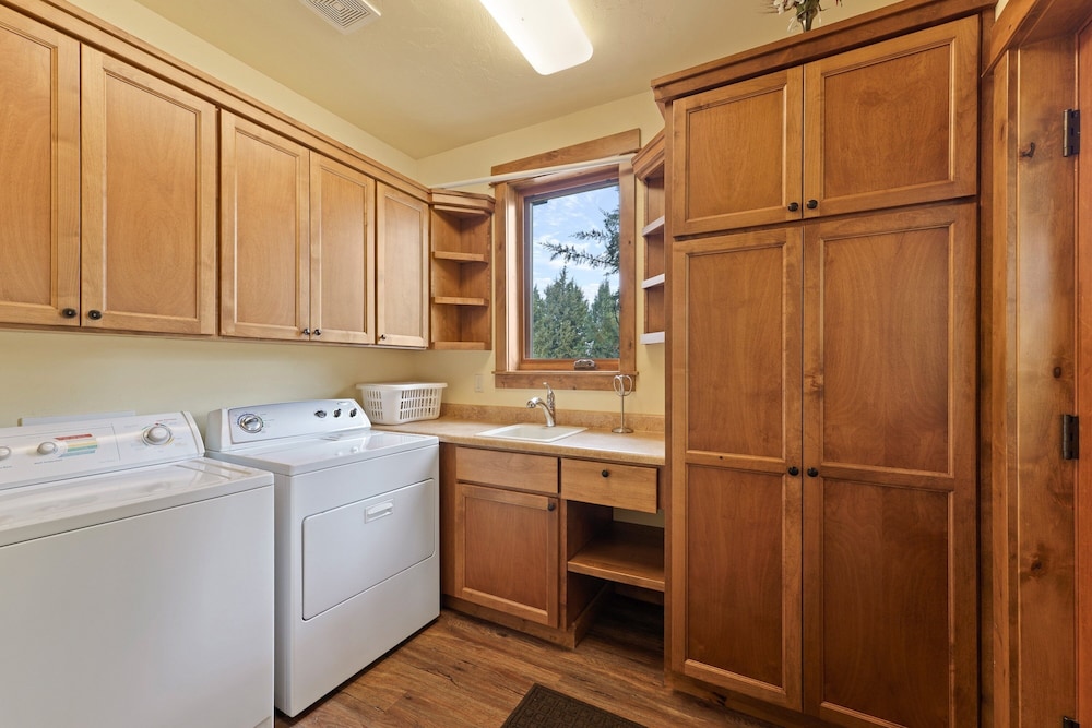 High Lowe 4 Bedroom Home