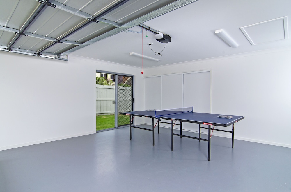 Sentosa at Tugun Beachfront Holiday Home - Image 5