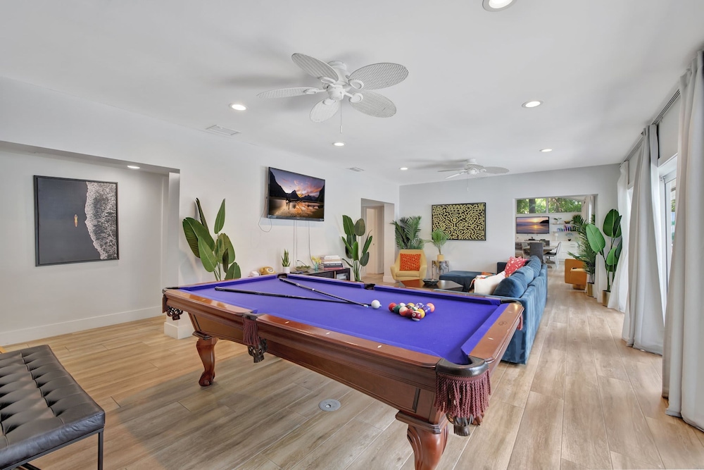 Seabreeze - 6BR Pool and Steps to Beach