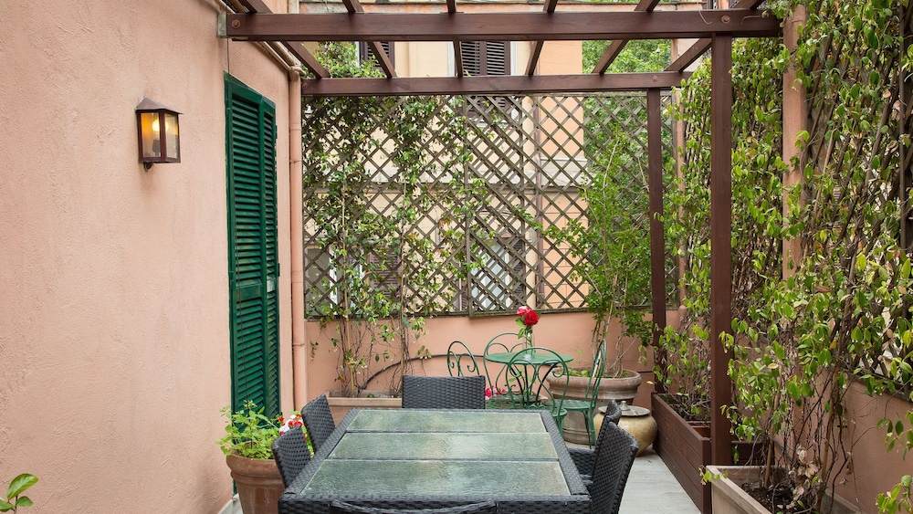 Rental in Rome Augustus Terrace Deluxe