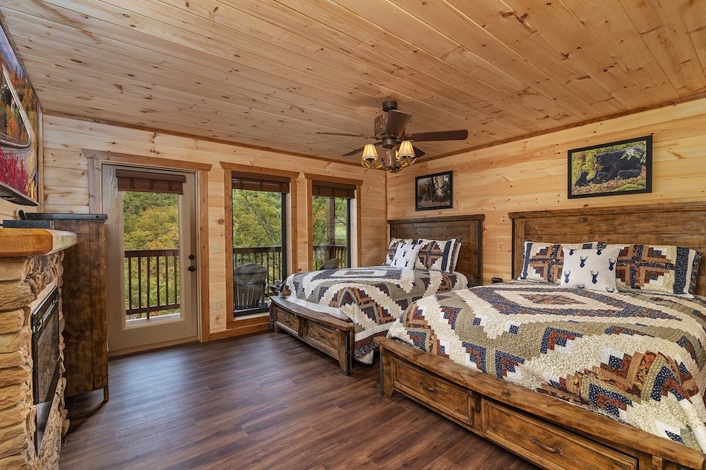 Deer Haven - 5 Bedrooms, 5 Baths, Sleeps 20 5 Cabin by RedAwning view 5