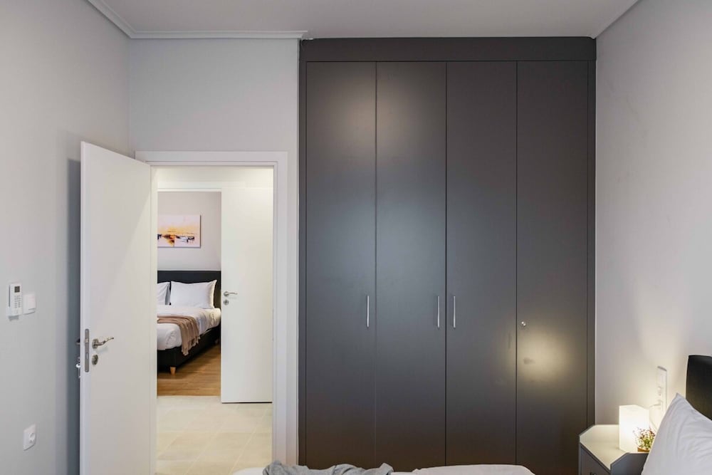 Spacious Seaside Flat at Alimos