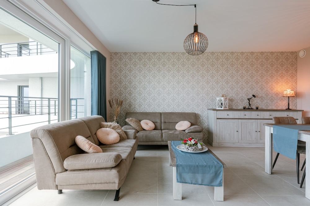 Stunning Apartment With Golf Course Views