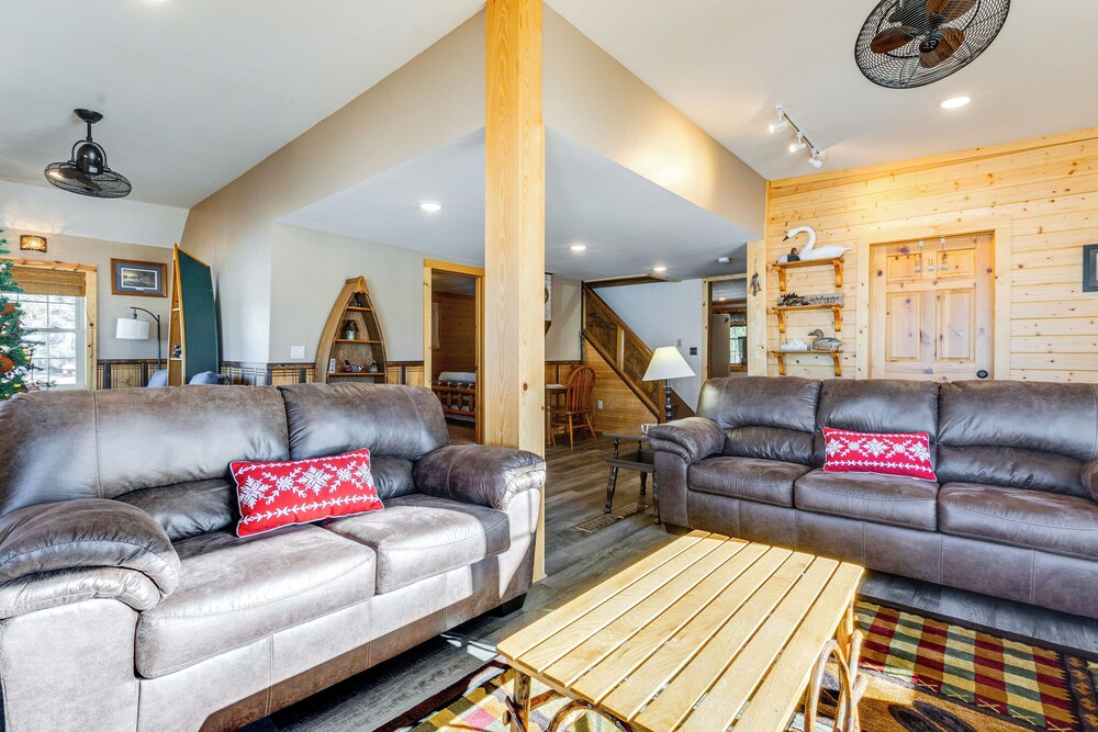 Lakefront Cabin w/ Shared Beach in Cecil!
