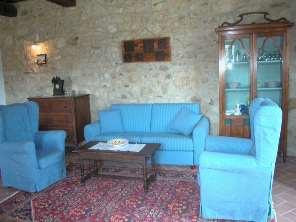 Charming Apartment With Pool and Countryside Views