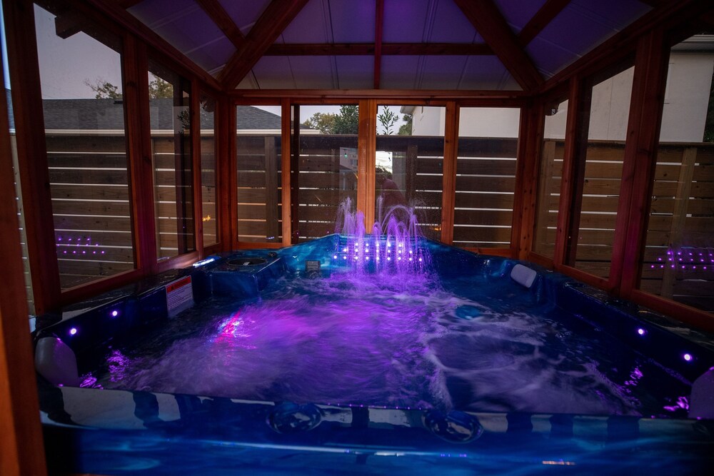 Brand New Modern Pet Friendly Zen Home W/ Private Home Theater & Hot Tub! 2 Bedroom Home by RedAwning
