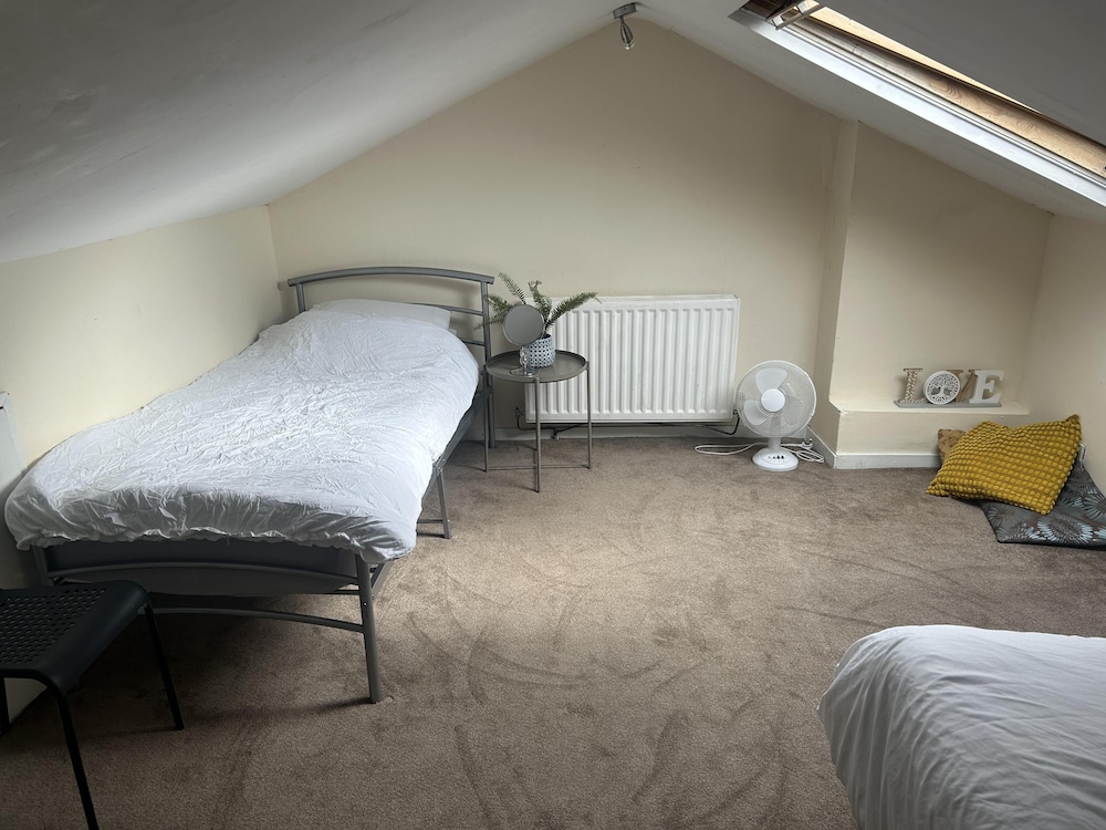 Manchester, Levenshulme, Entire House, Sleeps 7max view 3