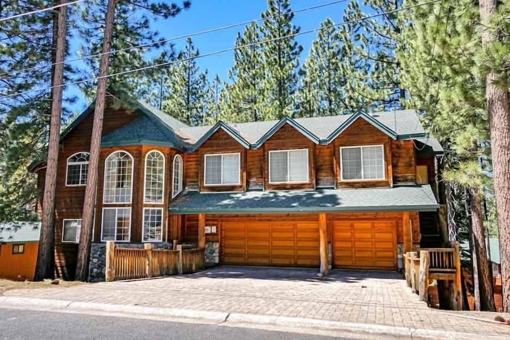 2460 Lupine Trail 6 Bedroom Home by RedAwning