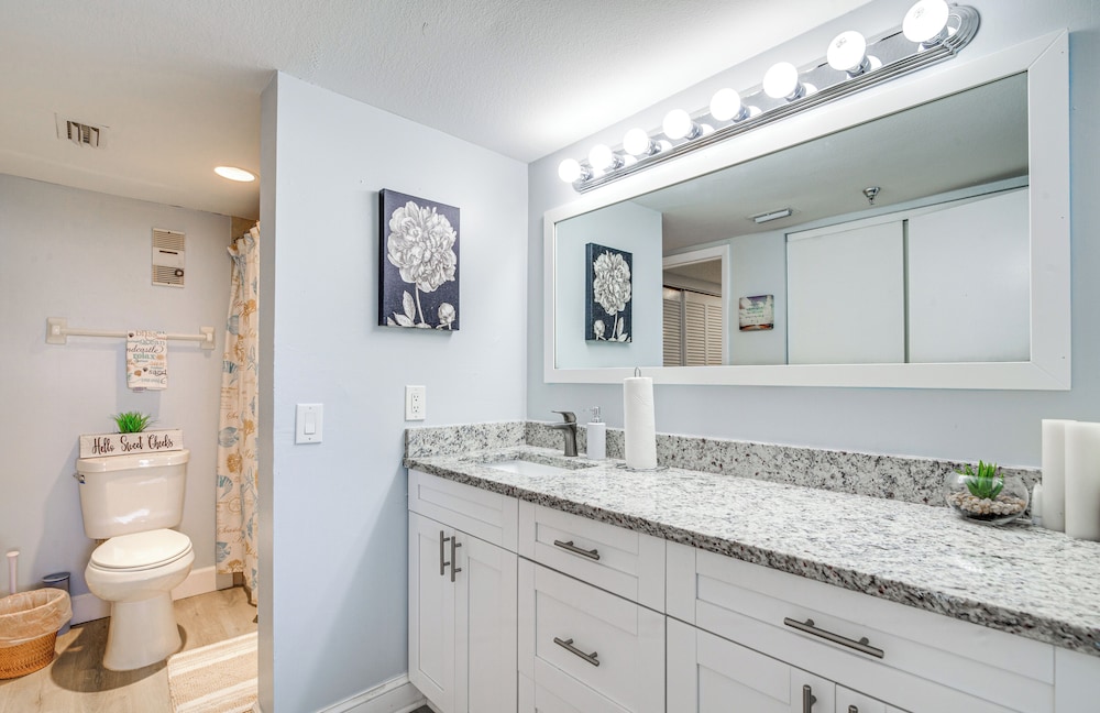 Gulf-view Condo in Hudson: Perfect for Snowbirds!