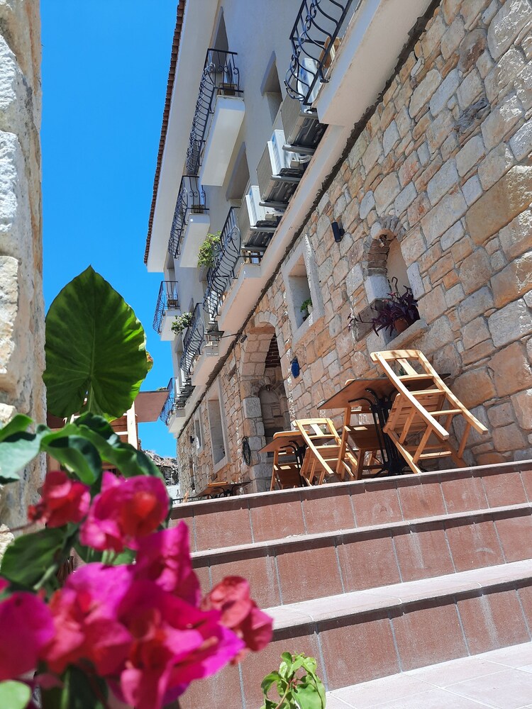 Adil Otel