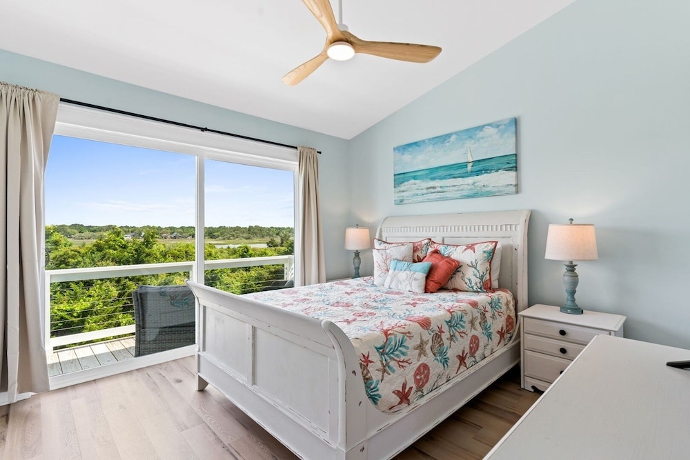 Mom's Gift / 256-b Brunswick Ave West 2 Bedroom Home by RedAwning view 2