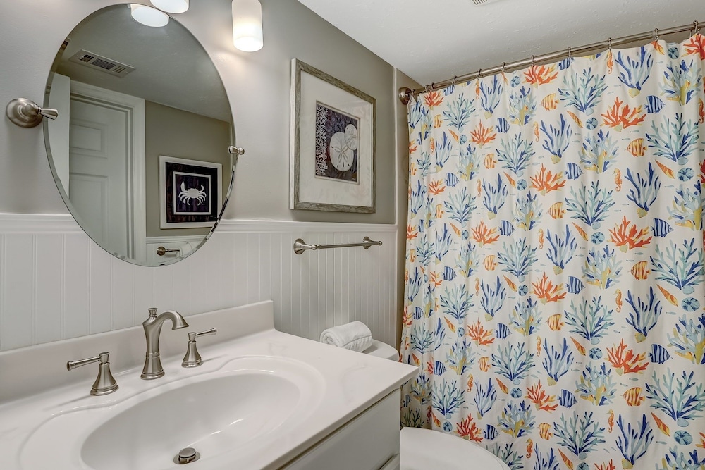 Ketch Courtyard 405 2 Bedroom Condo