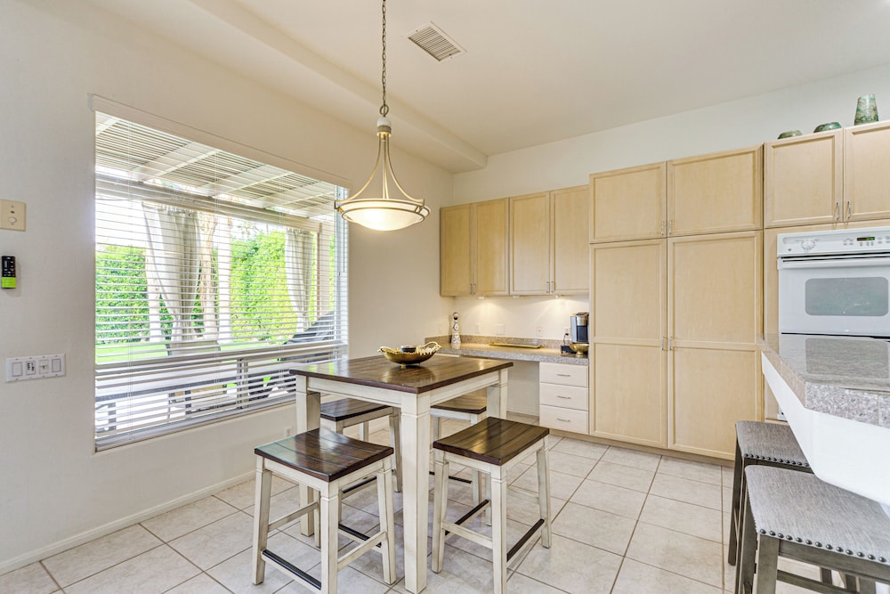 Family Friendly: Spacious Oasis in Palm Desert!