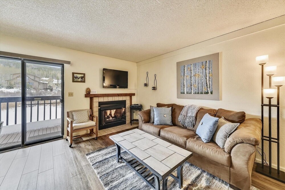 Mountainside 145a 2 Bedroom Condo by RedAwning