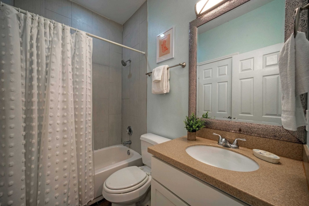 9 Costa Bahia Condos Sleeps 48 + Pool Minutes to the Beach