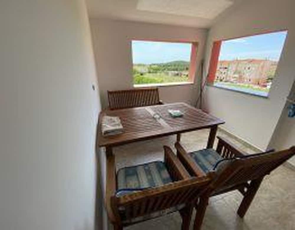 Beautiful Family Apartment a5 for 5 Guests in Vrvari, Close to the Beach
