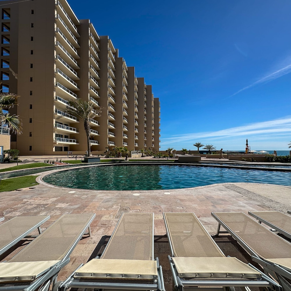 Luxury Ocean View Condo w Huge Deck