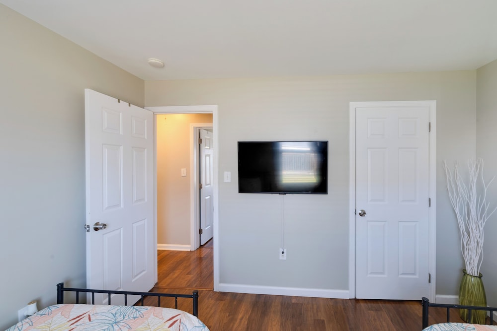 Walk to Dtwn Milton: Spacious Family Home w/ Yard