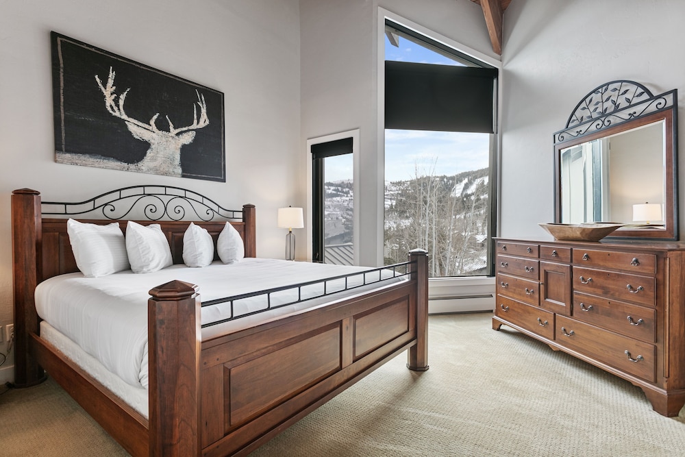 1207 - Four Bedroom with Spa Pinnacle 4 Condo