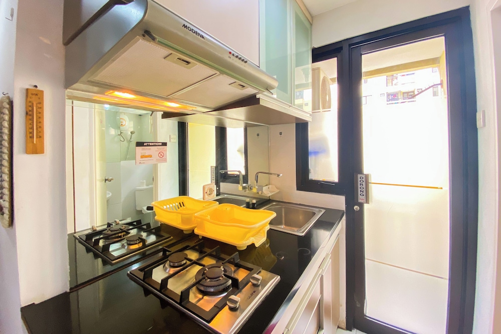 Homey 2Br With Modern Design Kebagusan City Apartment