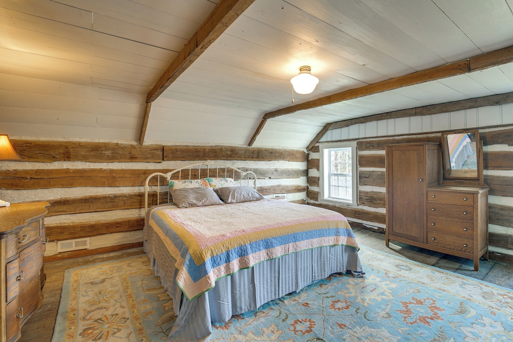 Hot Tub & Creek Views: Secluded Perryville Cabin