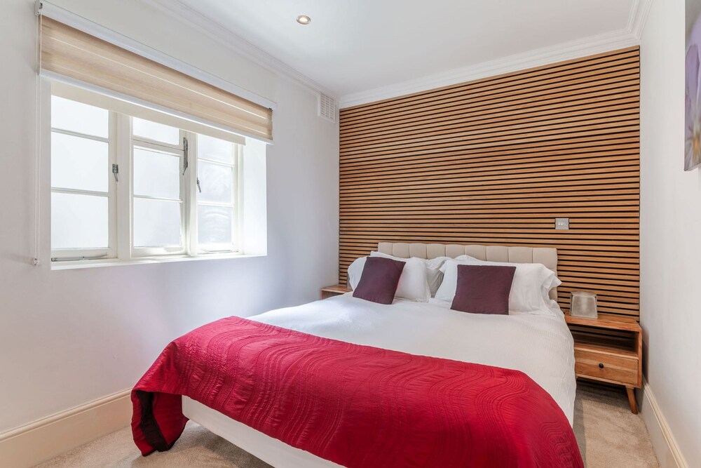 The Red Room Apartment - Fitzrovia - by Frankie Says