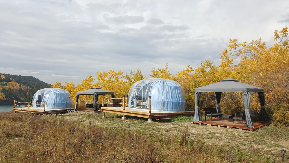 Glamping domes 4 with lake views