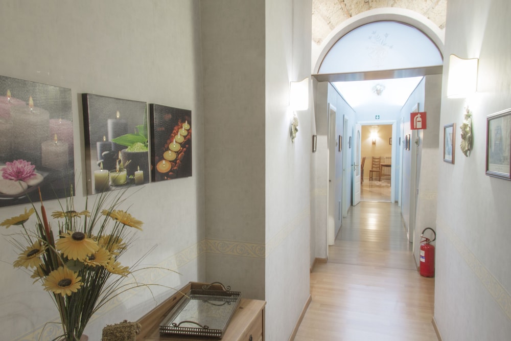Bonapace Porta Nolana B&B