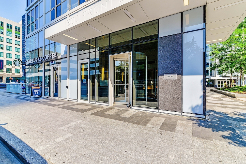 Hotel RivetStays - The Atmos - Image 1