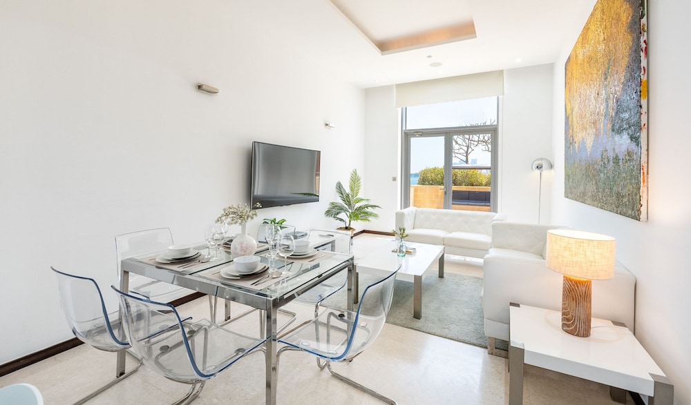 Exquisite 2BR w Exclusive Beach Access at the Palm