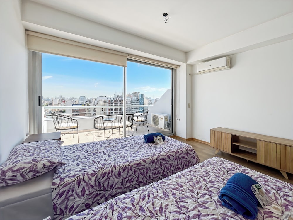 Studio Apartment on 13th Floor With Balcony Terrace