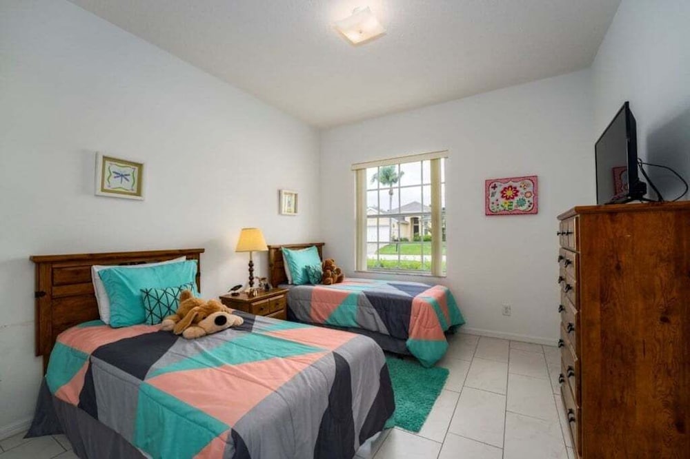 Calabay Comfort - 4br Pool & Spa Near Disney 4 Bedroom Villa