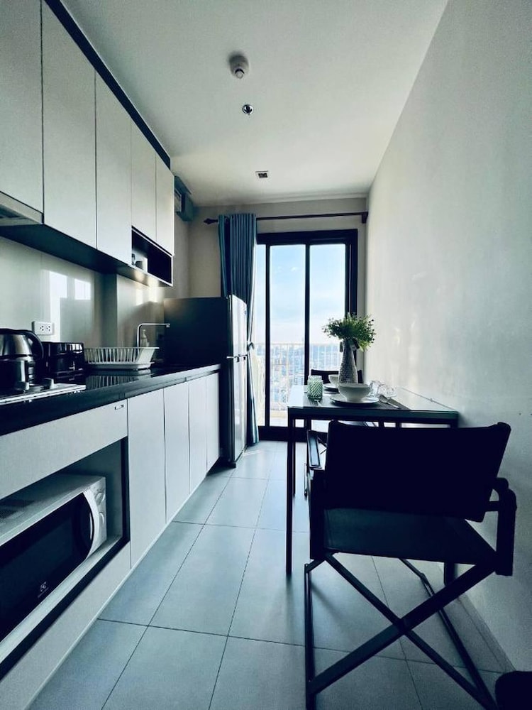 Pattaya's Best Location, Walk to The Beach