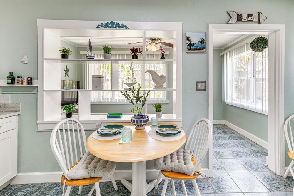 1 Mi to Upham Beach Park: Cozy St Pete Beach Apt!