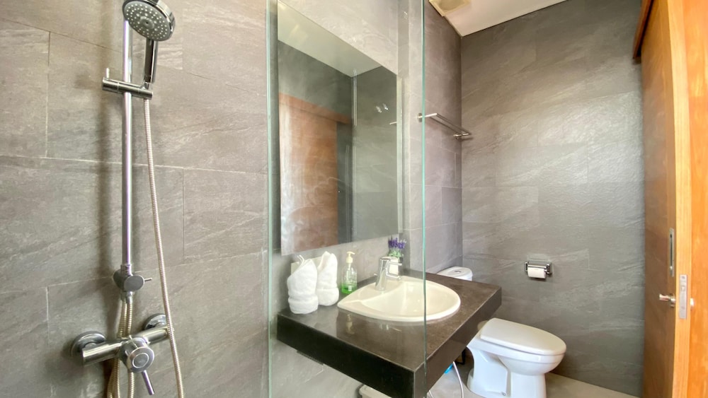 YY Villa Big Pool & Parking in Seminyak