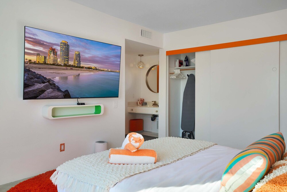 Retro Desert Retreat - Ideal Palm Springs