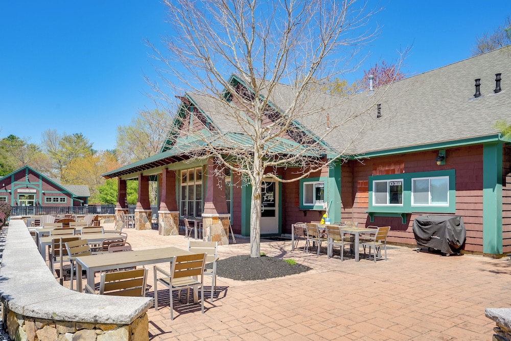 Lake Access & Pools: Sun-soaked Westford Cottage!