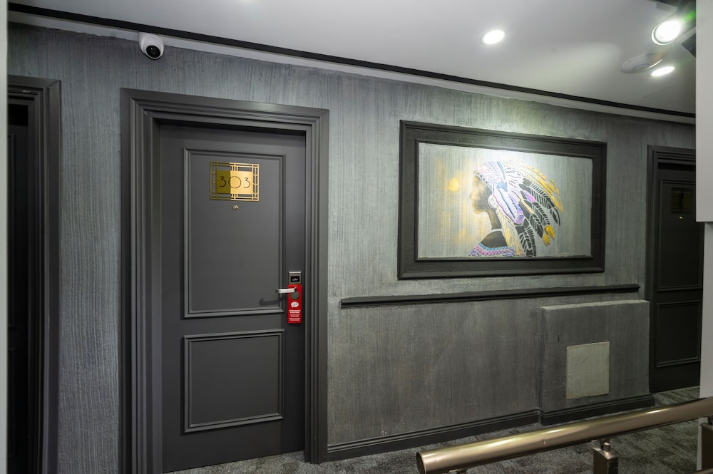 California Otel - Image 37