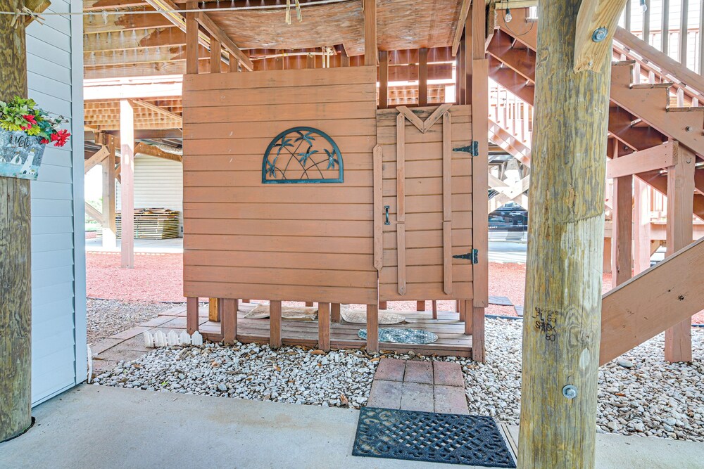 Walk to Surfside Beach: Home w/ Pool Access
