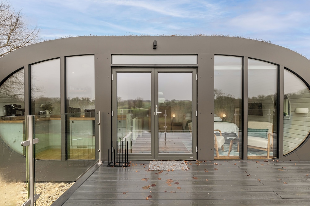Sustainable 2BD Pod on Old Chalford Farm