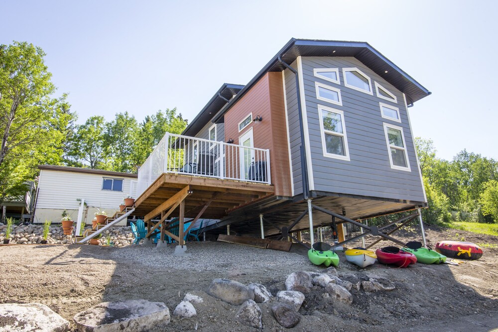 Luxury Loft Cottage In Manitou Beach view 3