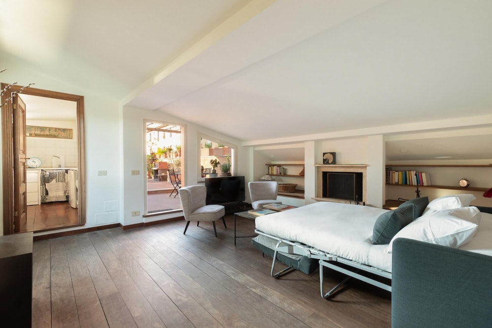Trastevere Romantic Terraced Apartment