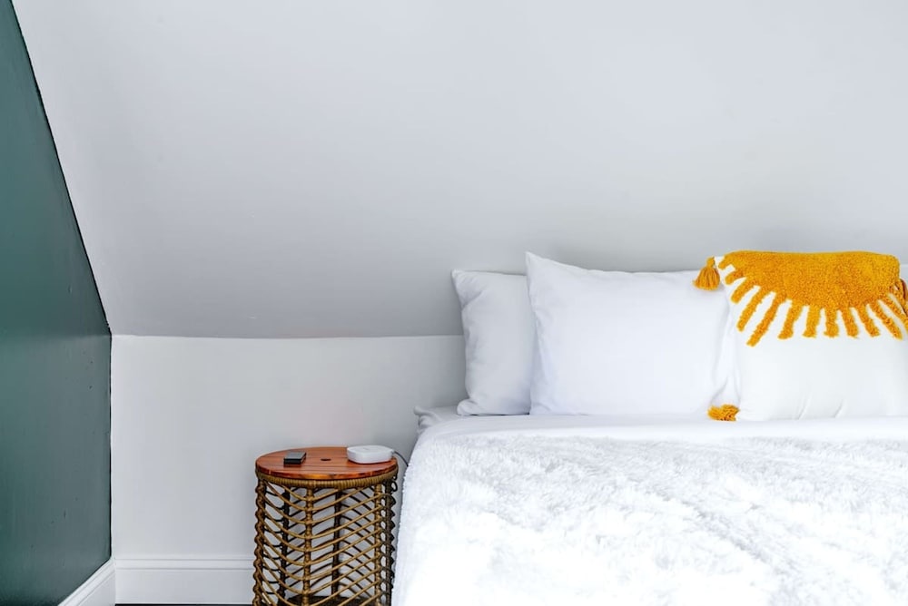 Short North Convention King Bed Parking Free