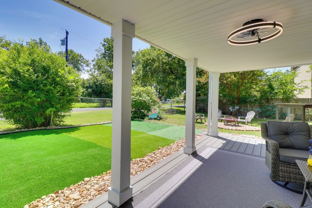 1 Mi to Dtwn: Renovated Retreat in Georgetown!