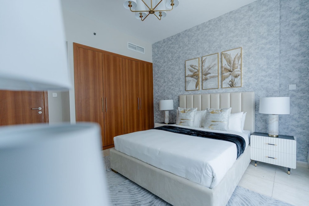 Iconic 2BR in Skycourt Dubailand