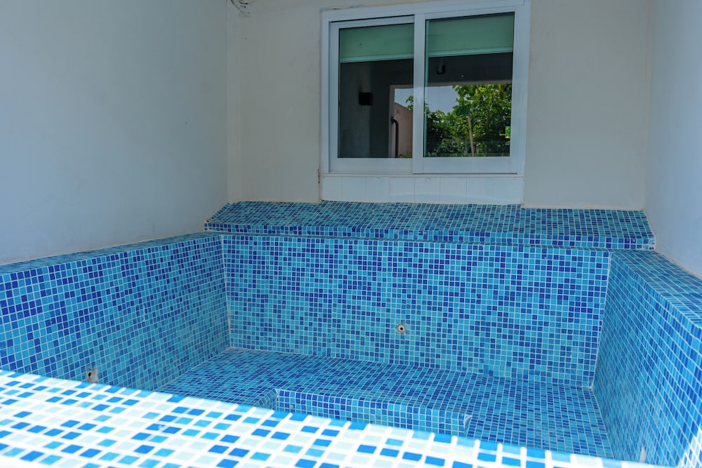 Family Condo with 3 BDR Pool & Hot tub